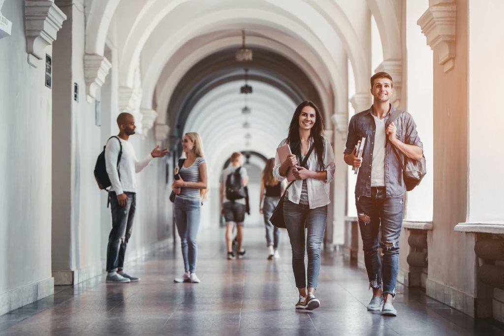 students-in-nonwovens
